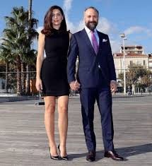 Her full name is bergüzar korel and her nickname is bergüzar korel. Berguzar Korel Fashion And Style Berguzar Korel Dress Clothes Hairstyle Famousfix