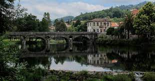 Fonte dos bombeiros voluntários dos arcos de valdevez adiantou ao cm que a vítima terá caído de um telhado, de uma altura de cerca de seis metros. Hotels In Arcos De Valdevez Auf Kayak Suchen