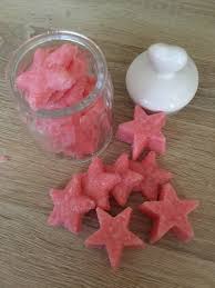 Il M A Pris Une Envie Cette Annee De Fabriquer Mes Cadeaux De Noel Et Sachez Qu Il Y A Enormement De Choses Superbes A Faire Soit Recettes De Savon Diy Savon