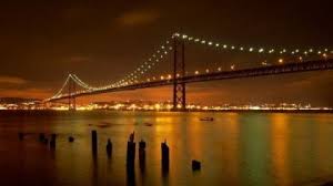 Városnézés lisszabonban, mely során a nagy felfedezések korába csöppenünk: Vizhomerseklet Lisszabonban Portugalia Oktoberben