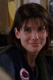 Este hombre rico y guapo está en coma. Lucy finge ser su prometida y engaña  a toda su familia. Pero ella se va a enamorar de alguien más...