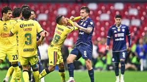 Bronca en el Cruz Azul - América; Veiga, Juárez e Ibáñez se salvan de la roja
