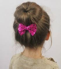Oui, les cheveux naturellement frisés ou bouclés présentent plusieurs avantages par rapport aux cheveux raides. Coiffure Petite Fille 90 Idees Pour Votre Petite Princesse