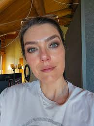 I hate filters. I know I don't look that good, so why lie to myself &  others? I only wear eye makeup & let my skin be. I look my age. That's