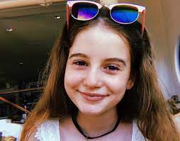 Acum, se pare că fiica lui irinel columbeanu se gândește foarte serios la viitorul ei, dorind să devină o persoană independentă și respectată. Irina Columbeanu Startseite Facebook