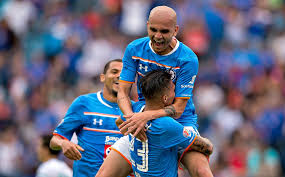 El duelo de ida entre santos y cruz azul será este jueves 27 de mayo en punto de las 21:00 horas tiempo del centro de méxico y lo podrás ver en tv a través de fox sports y en internet puedes seguir todos los. Cruz Azul Ligo Triunfo Y Debuto Refuerzos Ante Leon 2 0