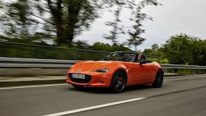 Mazda Nin Fenomen Modeli Mx 5 30 Yasina Basti Yeni Yas Gunune Ozel Musterilerinin Karsisina Mx 5 30th Anniversary Edition Turuncu 3 Mazda 30 Yasinda Otomobil
