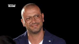 A temptation island succede di tutto. Alessandro Chiede Il Falo Coppia Al Capolinea A Temptation Island