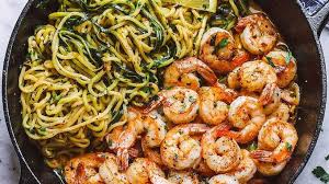 Les Crevettes Au Beurre Citronne Avec Nouilles De Courgettes Une Recette Delicieuse Prete En 10 Min Recette Beurre Citronne Recette Poulet Brocoli