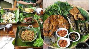 Makanan khas bandung dan jawa barat memang enggak ada yang mengecewakan, dan jadi salah satu alasan kenapa banyak orang kalau sedang liburan ke bandung, mampir ke. 22 Tempat Makan Khas Sunda Di Bandung Dengan Suasana Pedesaan Nan Asri