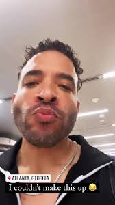 Lee Epperson's Instagram, Twitter & Facebook