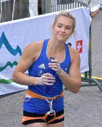 Pour ce premier épisode, nous sommes partis à la. Julia Chanourdie Facebook