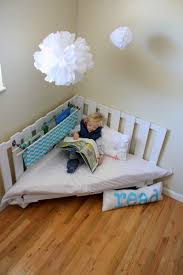 Her Yas Icin Cocuk Kitabi Bir Dolap Kitap Okuma Koseleri Fikirler Bebek Mobilya