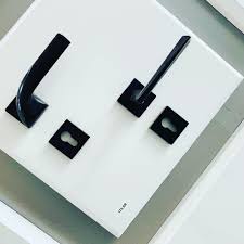 مسكات ولوازم الابواب مسكات ابواب لون اسود Facebook