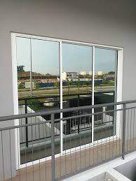 Terdapat pelbagai variasi tingkap rumah melayu melaka mengikut citarasa dan kepandaian kebanyakan tingkap adalah dari jenis yang bukaannya ke luar dan mempunyai kayu kekisi di. Kerjatinted Di Laman View Cyberjaya Tinted Cermin Rumah Facebook