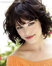 Nice 3 Hairstyles For Plus Size Women With Round Faces Short Hair Styles Short Wavy Hair Hair Styles This hairdo is for women with rounded faces. pinterest