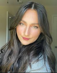 Robyn Rosencrantz at Blush Salon in Albany... she's my girl. I'm horrible  about maintaining a routine with hair care.. and even worse about chopping  up my bangs 🙃 but Robyn is always