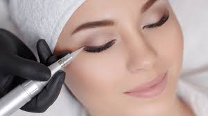 This beauty looks good with or without makeup on but is harder to recognize without her signature cateye. Bio Touch Canada Semi Permanent Makeup Eyeliner Eyebrow Lip