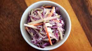 Indem du fortfährst, akzeptierst du unsere datenschutzerklärung. Coleslaw Rezept So Gelingt Der Amerikanische Krautsalat Utopia De