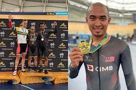 Yedinci sınıftaki iyi bir sınıfın ödülü olarak, babası ona kullanılmış bir bisiklet verdi. Azizulhasni Awang Is Now The First Non Australian To Win The Australia National Track Championships News Rojak Daily
