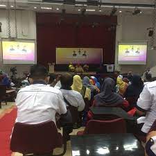 Majlis ini telah berlangsung pada pukul 8.00 malam sehingga pukul 11.00 malam. Dewan Anuwar Mahmud Dam Ukm College Classroom