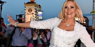 Consequently, effenberg had to turn over his licence immediately, according. Claudia Effenberg Testet Auf Dem Oktoberfest Ihren Flirtfaktor