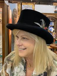 🎉 GIVEAWAY TIME 🎉 Let's do another one! 🐷🐽🐷 🧢Winner will get this hat  and you pick what design you want