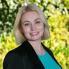 Laura Garling's Instagram, Twitter & Facebook