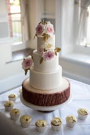 Our silk wedding flower collection is designed on the back of a wealth of floristry experience. Bluebirds Bakehouse Wedding Cakes