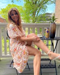 De vries misdaadverslaggever, journalist, steun en toeverlaat voor nabestaanden, maar bovenal familieman en onze waardevolle… 16 juli 2021 Olcay Gulsen S Feet Wikifeet