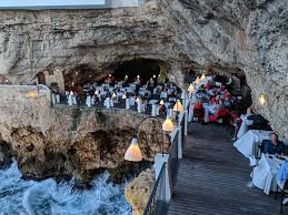 Mit 3,5/5 von reisenden bewertet. Restaurant View Foto Di Ristorante Grotta Palazzese Polignano A Mare Tripadvisor