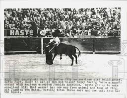 1955 Press Photo Bullfighter, Bette Ford, gets tossed in the air in Mexico  City