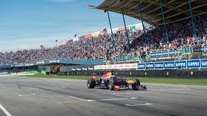 Tt devre assen , 1955'te inşa edilmiş ve assen , hollanda'da bulunan bir motorsportyarış pistidir. Tt Circuit Assen Motorsport Guides