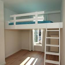 Een Supercool Extra Groot Videbed Of Inbouwhoogslaper Zwevend Aan De Muren Gehangen Met Matrasmaat 140x200 Schlafzimmer Kleines Schlafzimmer Und Bett Kinderzimmer