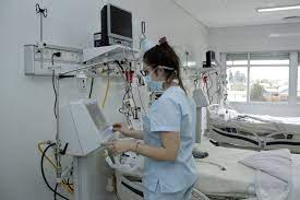 Fue comprado con dinero proveniente de donaciones de personas condenadas por violaciones a las normas de sanidad impuestas para controlar la pandemia, y por. El Hospital Rene Favaloro Recibio Al Primer Paciente Con Covid 19 Argentina Gob Ar