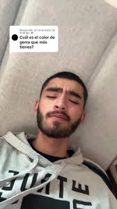 De Que Color Es La Gorra De Muchacho