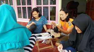 Dibutuhkan assisten rumah tangga untuk wilayah purbalingga cewe singgle / janda umur max 26 fasilitas tinggal dimes, gaji bulanan, makan dll. Ternyata Industri Rambut Palsu Terbesar Kedua Di Dunia Ada Di Purbalingga Tribun Jateng