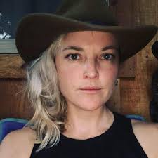 Heidi Swift's Instagram, Twitter & Facebook