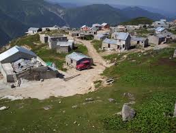 Rize'nin çamlıhemşin ilçesinin 19 km güneydoğusunda yeralan 1350 m rakımda ladin ve kayın ormanları. Sirt Yayla Ardesen Rize Mapio Net
