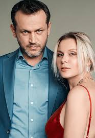 Kak Sblizhaet Kinotavr Vasilij Sigarev I Yana Troyanova Hello Russia