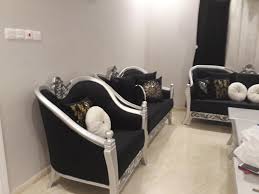 اثاث لون اسود وفضي