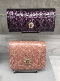 アナスイ 財布 がま口 長財布 レディース ソルーナ 口金長財布 anna sui かぶせ長財布 がま口財布 315830 ガンメタリック ダークブルー ゴールド. Q Goods Parts Shoes æ˜¥è²¡å¸ƒã¯anna Suiã§ æ¸‹è°·ã‚¹ã‚¯ãƒ©ãƒ³ãƒ–ãƒ«ã‚¹ã‚¯ã‚¨ã‚¢ æ±æ€¥ç™¾è²¨åº—ãƒ—ãƒ­ãƒ‡ãƒ¥ãƒ¼ã‚¹ã‚·ãƒ§ãƒƒãƒ—