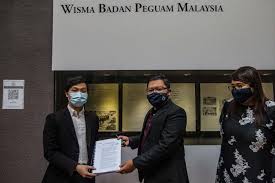 Top malaysian job websites and search engines. Outside Malaysian Bar Hq Seniors Shine A Torch On Underpaid And Overworked Trainee Lawyers Malaysia Malay Mail