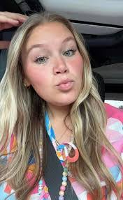 Diane Stover's Instagram, Twitter & Facebook