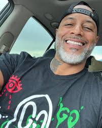 40 year old widowed trucker from the Norman area lives with his younger gay  truck driving brother bear and 3 fur babies here￼