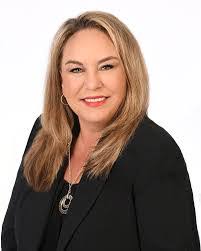 Kelly Ellison's Instagram, Twitter & Facebook