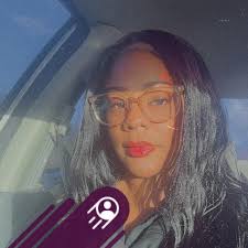 Tim in teacher mode: Guardian Media cameraman, Timothy Chasteau, shows  young residents of Beetham Gardens how far his camera can zoom. They were  amazed at its capabilities. [Image by CARISA LEE]