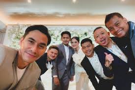 Meski tak mengungkap waktu dan tempat acara bahagianya, namun kepala kua tanah abang, mawardi mengatakan jika seluruh berkas pengantar pernikahan mereka sudah lengkap. Gq Tuk Luofikm