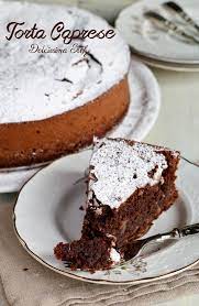 La torta caprese è un dolce napoletano, originario dell'isola di capri, a base di cioccolato fondente e mandorle e, all'assaggio, deve essere morbida chi preferisce potrà prepare la torta caprese il giorno prima, e conservarla sotto una campana di vetro. Torta Caprese Alle Nocciole E Noci Ricetta Dolcissima Stefy