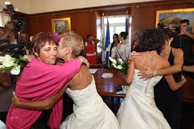 L'entraîneuse a décidé de se séparer de plusieurs têtes pour ces rassemblements dont amandine henry. Le Premier Mariage Gay Celebre A La Reunion Laurence Et Corinne Se Sont Dit Oui Imaz Press Reunion L Actualite De La Reunion En Photos